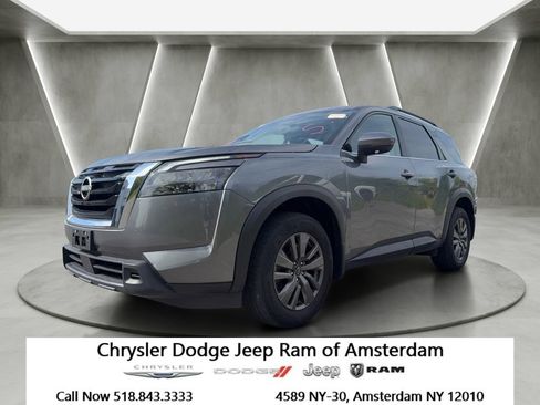 Used 2024 Nissan Pathfinder SV AWD/4WD image 1