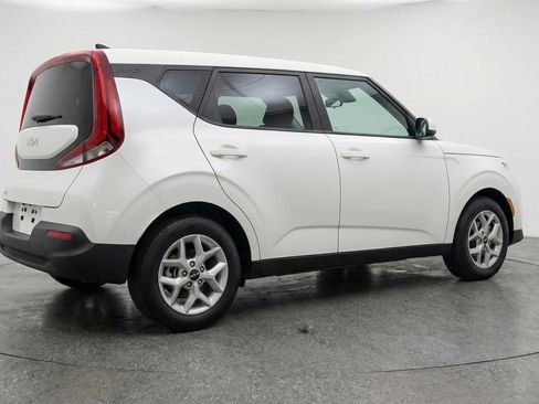 Used 2025 Kia Soul LX w/ LX Technology Package FWD image 9