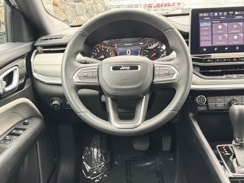 Used 2024 Jeep Compass Limited image 12