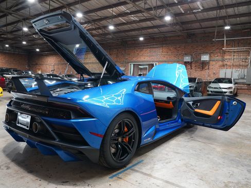 Used 2020 Lamborghini Huracan EVO RWD image 31