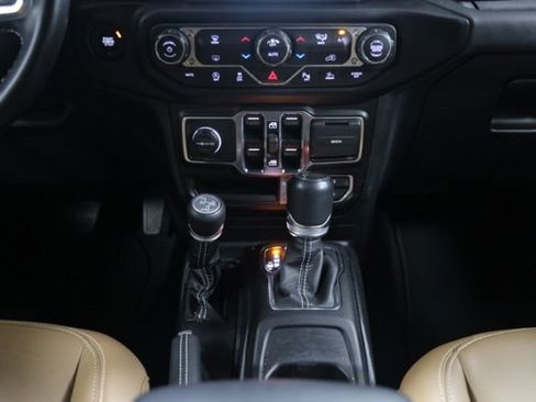 Used 2022 Jeep Wrangler Unlimited Sahara w/ LED Lighting Group AWD/4WD image 35