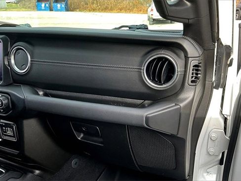 Used 2021 Jeep Wrangler Unlimited Sahara image 16