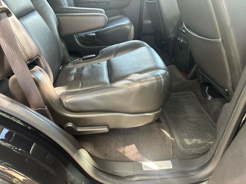 Used 2014 Cadillac Escalade Luxury AWD/4WD image 25
