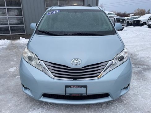 Used 2015 Toyota Sienna XLE image 2