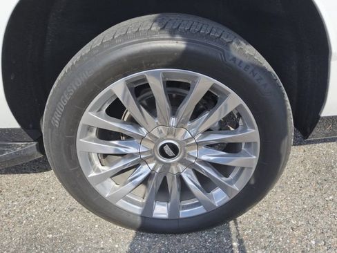 Used 2024 Cadillac Escalade ESV Premium Luxury AWD/4WD image 6