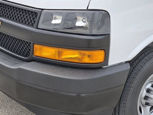 Used 2026 Chevrolet Express 2500 w/ Driver Convenience Package RWD image 9