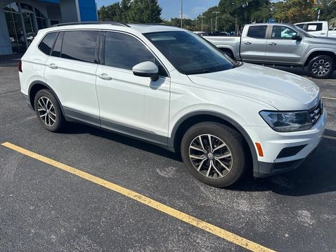 Used 2021 Volkswagen Tiguan SE w/ Panoramic Sunroof Package FWD image 2
