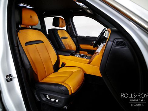 Certified 2020 Rolls-Royce Cullinan AWD/4WD image 37