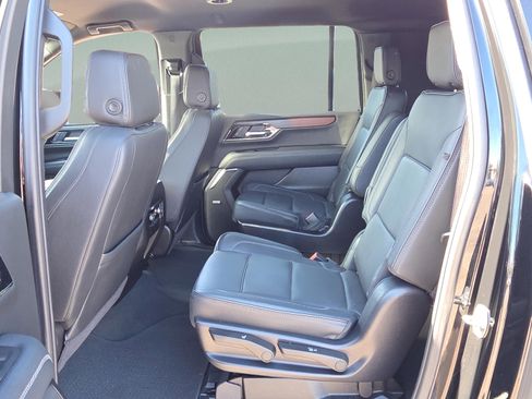 Used 2025 GMC Yukon XL Denali image 11
