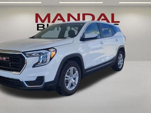 Used 2024 GMC Terrain SLE FWD image 1