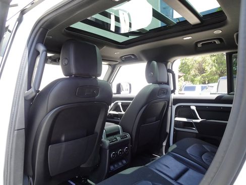 Used 2021 Land Rover Defender 110 SE AWD/4WD image 12