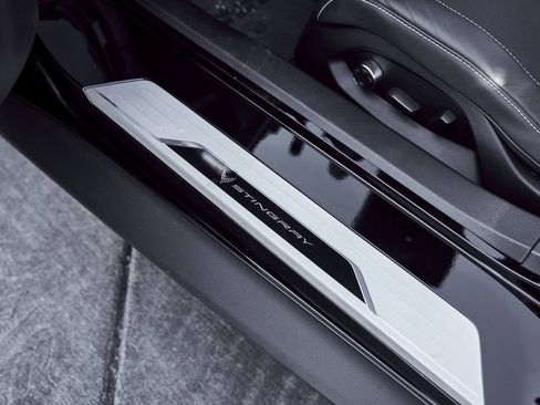 Used 2022 Chevrolet Corvette Stingray w/ Engine Appearance Package image 34