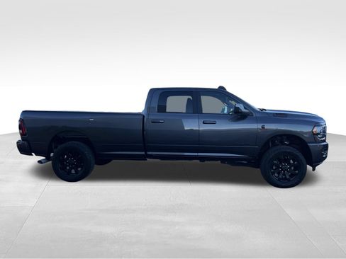 Used 2022 RAM 3500 Big Horn w/ Level C Equiment Group AWD/4WD image 4