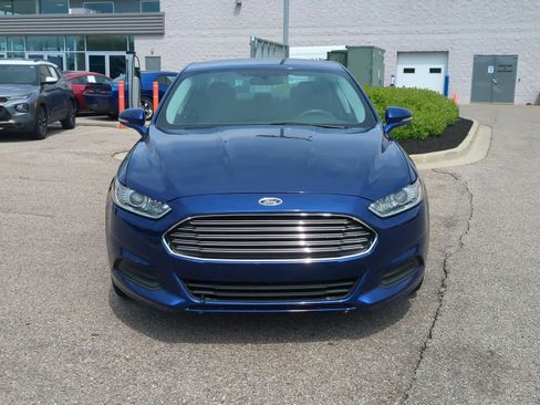 Used 2015 Ford Fusion SE FWD image 3