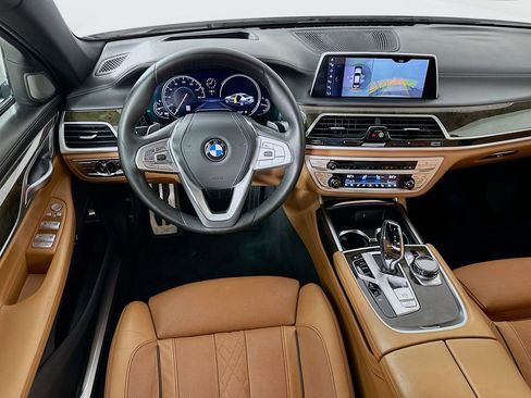 Used 2019 BMW 750i w/ Executive Package RWD image 23