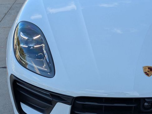 Used 2025 Porsche Macan image 12