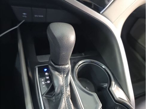 Used 2018 Toyota Camry LE image 25