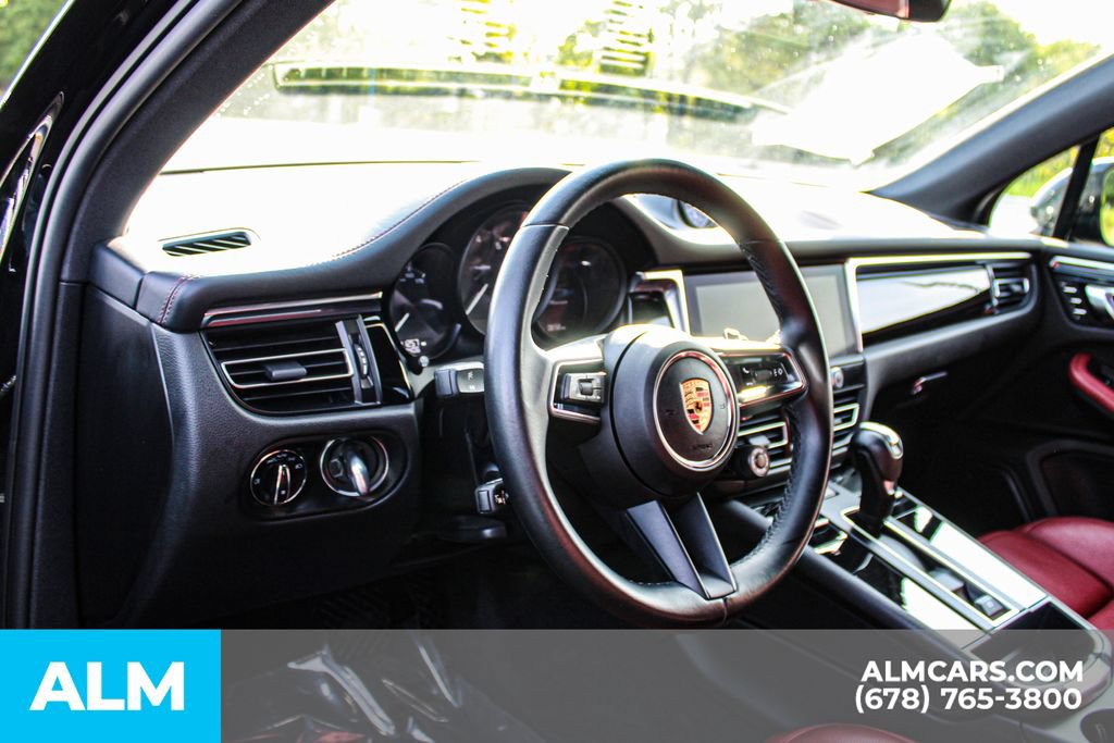 Used 2024 Porsche Macan AWD/4WD image 30