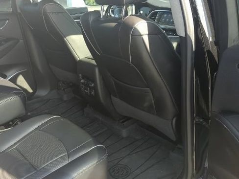 Used 2020 Buick Enclave Avenir w/ Avenir Technology Package AWD/4WD image 10