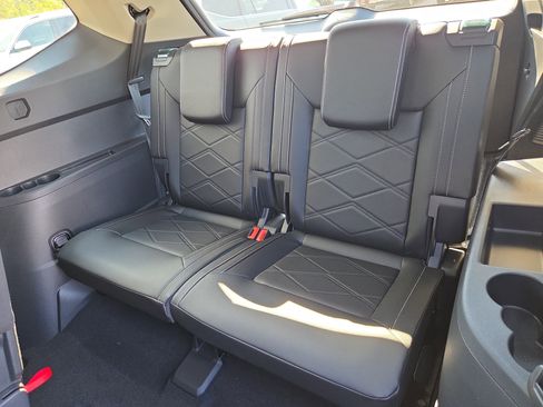 New 2026 Volkswagen Atlas SE image 9