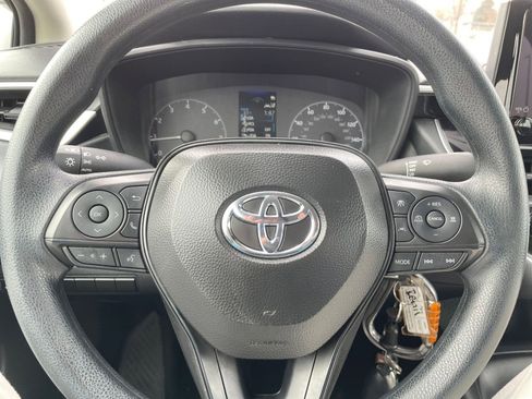 Used 2025 Toyota Corolla LE image 28