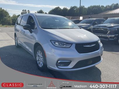New 2026 Chrysler Pacifica Select