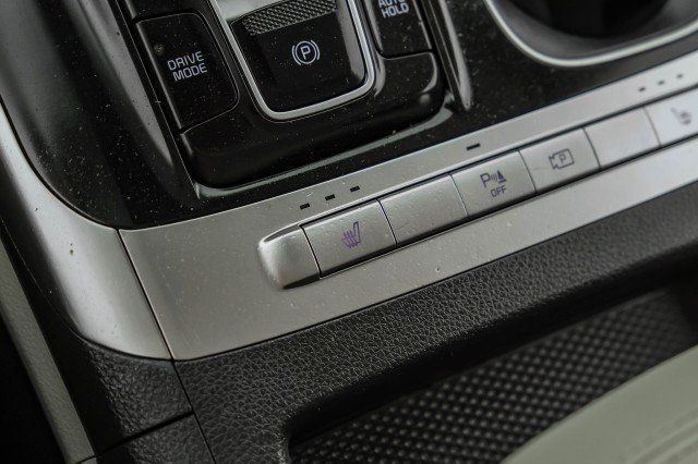 Used 2023 Kia Carnival LX FWD image 25