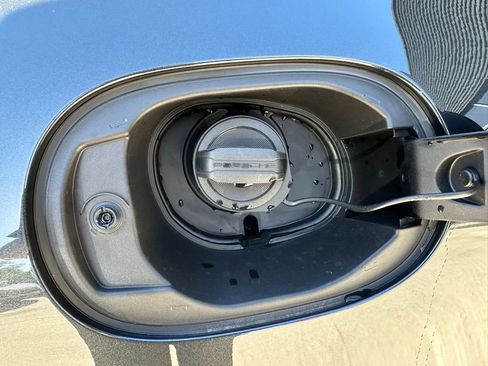 Used 2026 Porsche Macan image 37