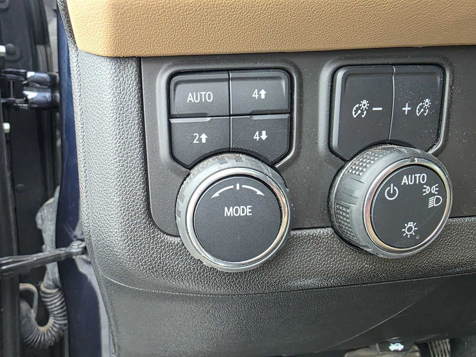 Certified 2024 Chevrolet Suburban Premier AWD/4WD image 24