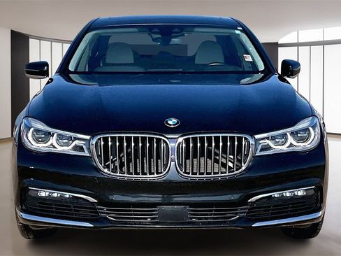 Used 2018 BMW 750i xDrive 750i xDrive image 3