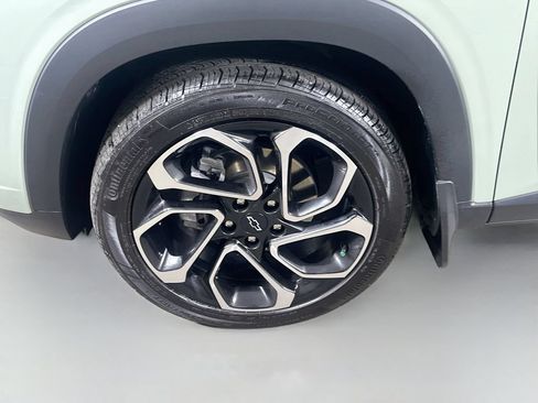 Used 2024 Chevrolet Trax RS w/ Sunroof Package FWD image 37