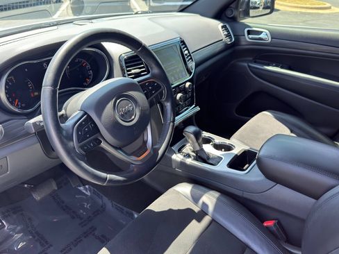 Used 2020 Jeep Grand Cherokee Laredo w/ Laredo X Package RWD image 12
