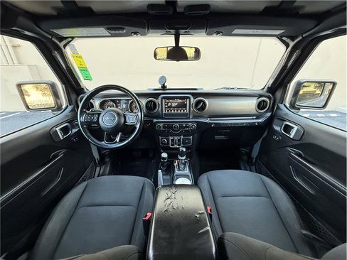 Used 2018 Jeep Wrangler Unlimited Sport S AWD/4WD image 19