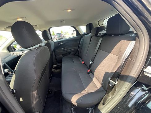 Used 2017 Ford Focus SE FWD image 25