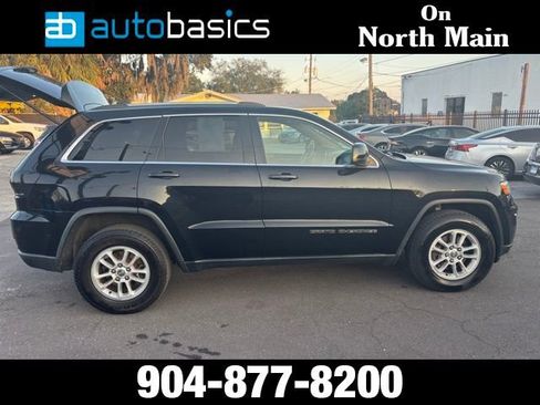 Used 2018 Jeep Grand Cherokee Laredo image 2