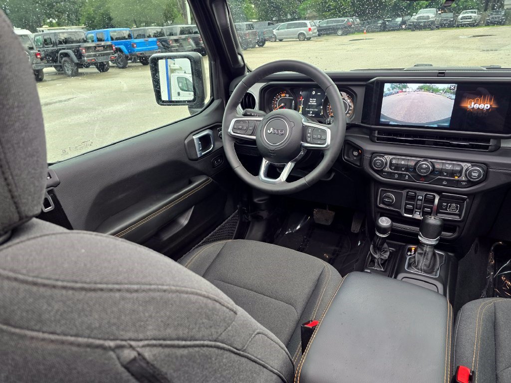 Used 2026 Jeep Wrangler Unlimited Sahara AWD/4WD image 34