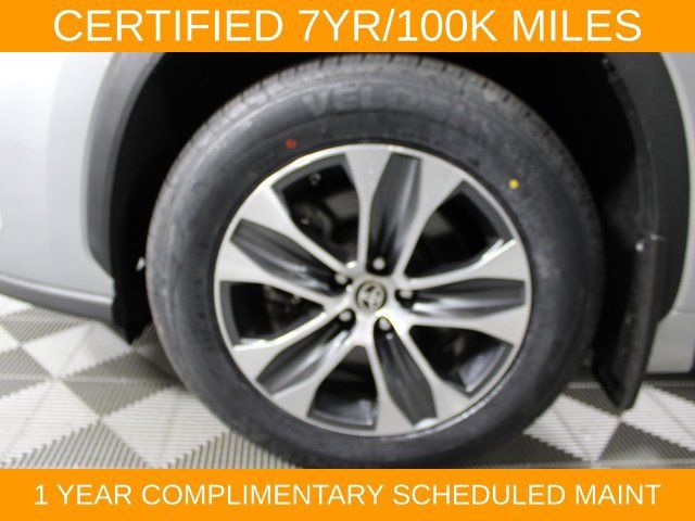 Used 2022 Toyota Highlander XLE AWD/4WD image 28