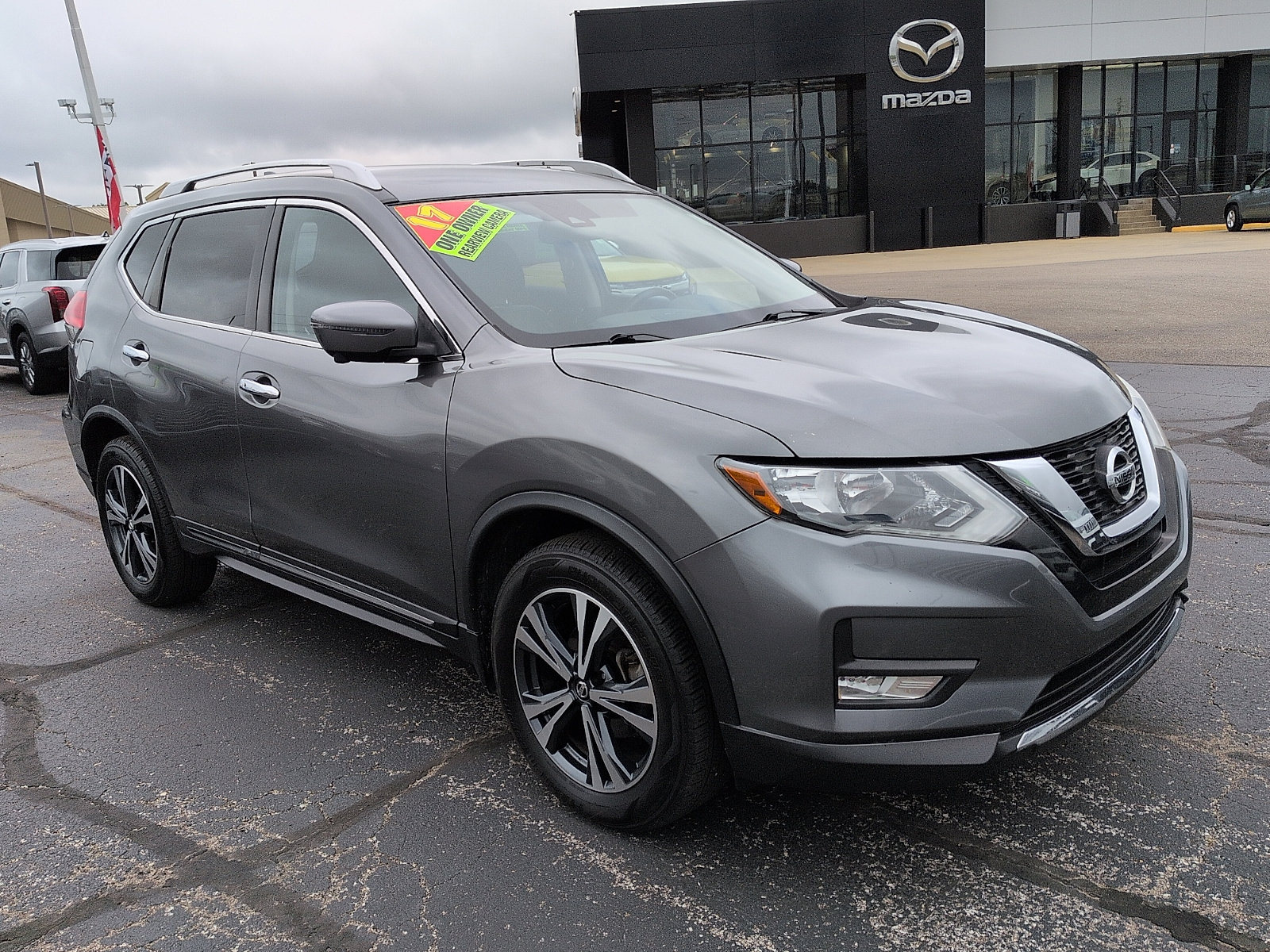 Used 2017 Nissan Rogue SL AWD/4WD image 1