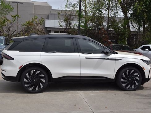 New 2026 Lincoln Nautilus Reserve w/ Jet Appearance Package image 12