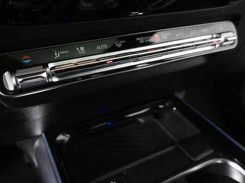 Certified 2025 Mercedes-Benz GLA 250 image 14