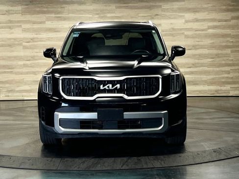 Used 2023 Kia Telluride EX w/ EX Captain's Chair Package AWD/4WD image 3