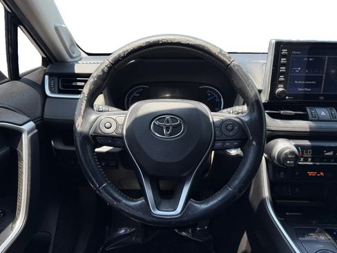 Used 2020 Toyota RAV4 Limited image 12