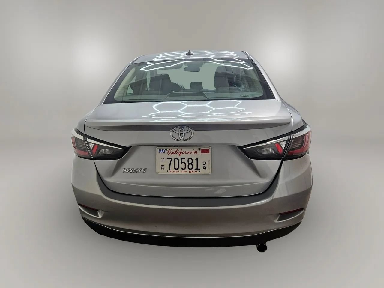 Used 2019 Toyota Yaris LE FWD image 6
