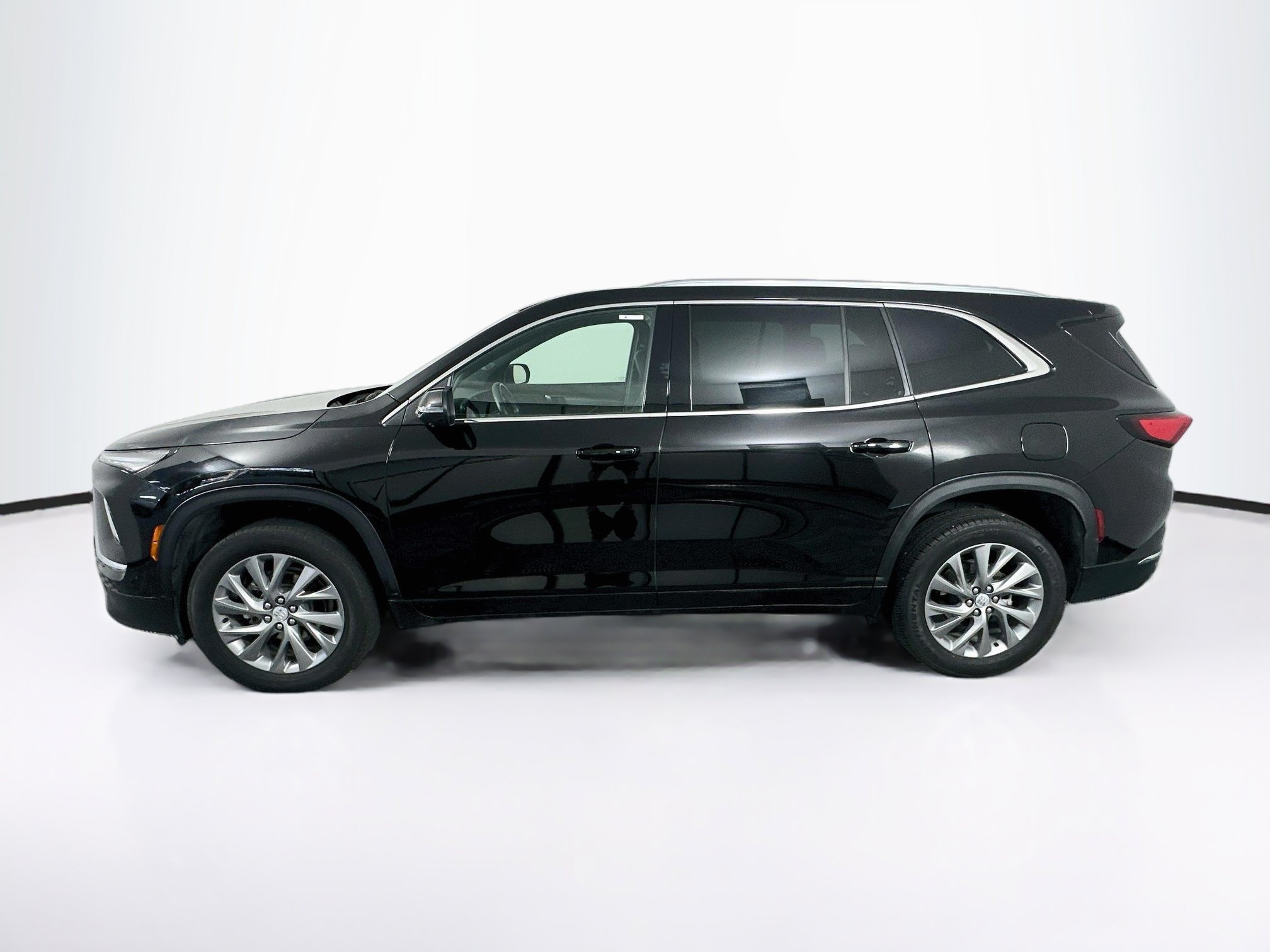 Used 2025 Buick Enclave Preferred FWD image 4