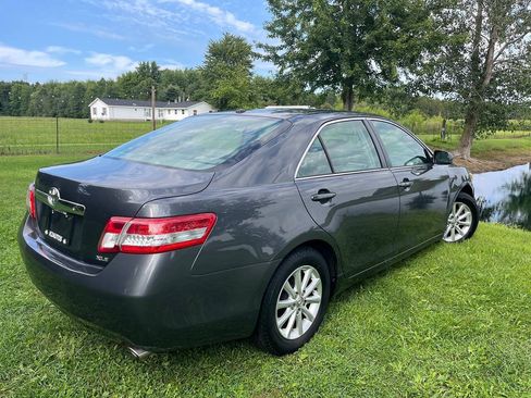 Used 2011 Toyota Camry XLE w/ XLE Extra-Value Pkg #1 FWD image 9