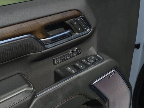 Used 2024 Chevrolet Silverado 1500 High Country w/ High Country Premium Package AWD/4WD image 24
