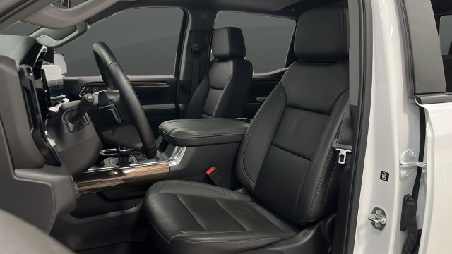 Used 2025 Chevrolet Silverado 1500 LT Trail Boss w/ Convenience Package II AWD/4WD image 9