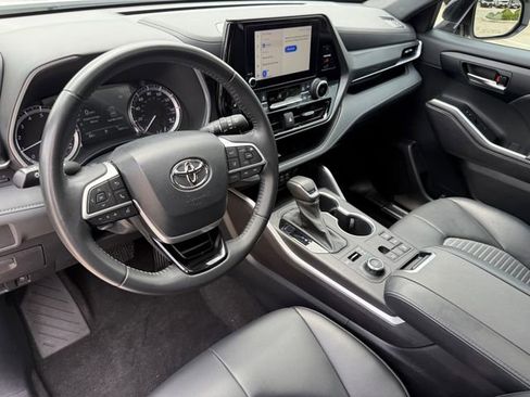 Used 2023 Toyota Highlander XSE image 14