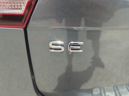 Used 2022 Volkswagen Tiguan SE FWD image 21