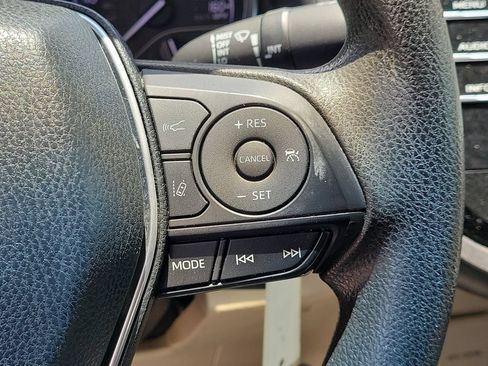 Used 2018 Toyota Camry LE FWD image 27